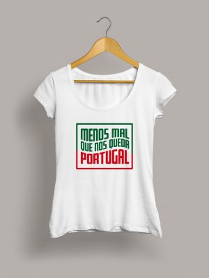 Camiseta chica menos mal que nos queda Portugal